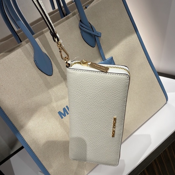 Brand New with Tag authentic Michael Kors Jet Set Travel large continental - Picture 15 of 16